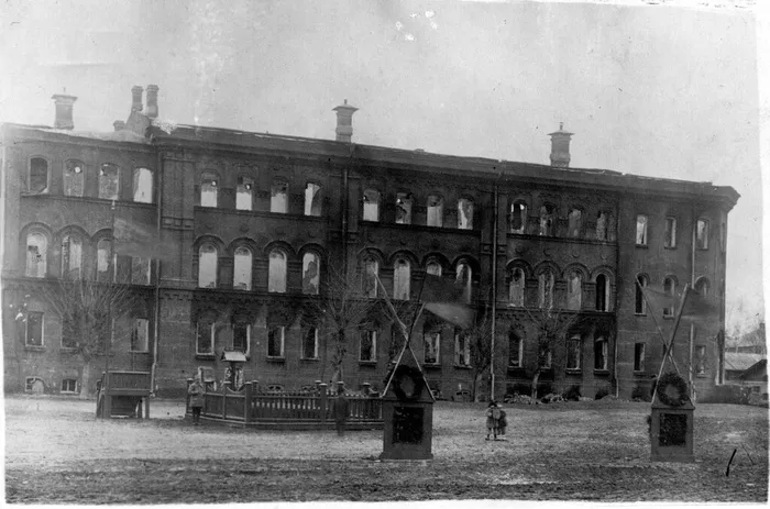 Духовное училище после пожара 1918г.