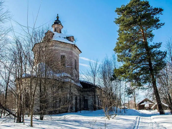 1280px-Церковь_Воскресенская_в_сМ